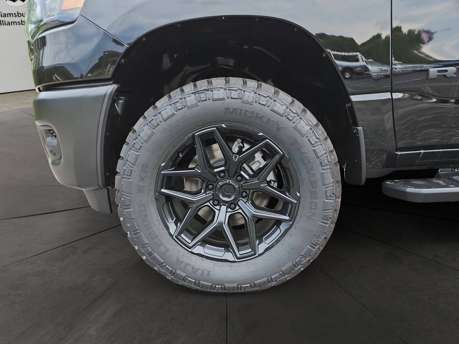 New 2026 Diamond Black Crystal Pearl-Coat Exterior Paint RAM Tradesman image 14