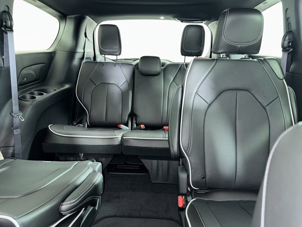 2026 Chrysler Pacifica Limited - Photo 11