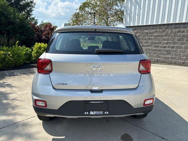 New 2025 Shimmering Silver Hyundai SEL image 40