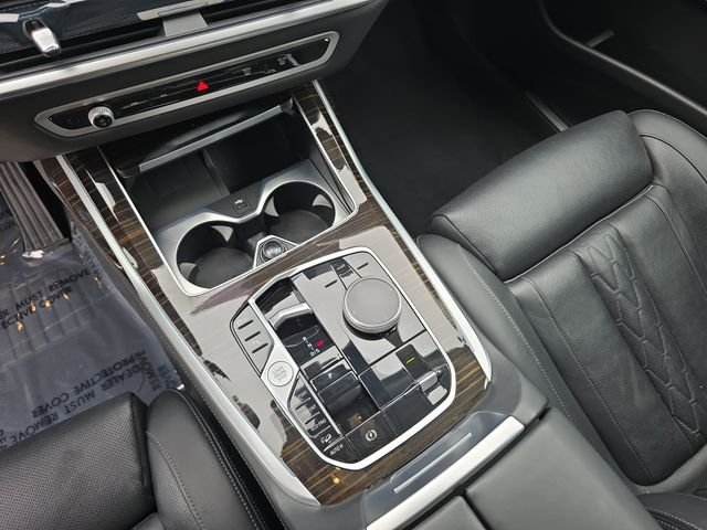Used 2025 Green BMW xDrive40i image 29