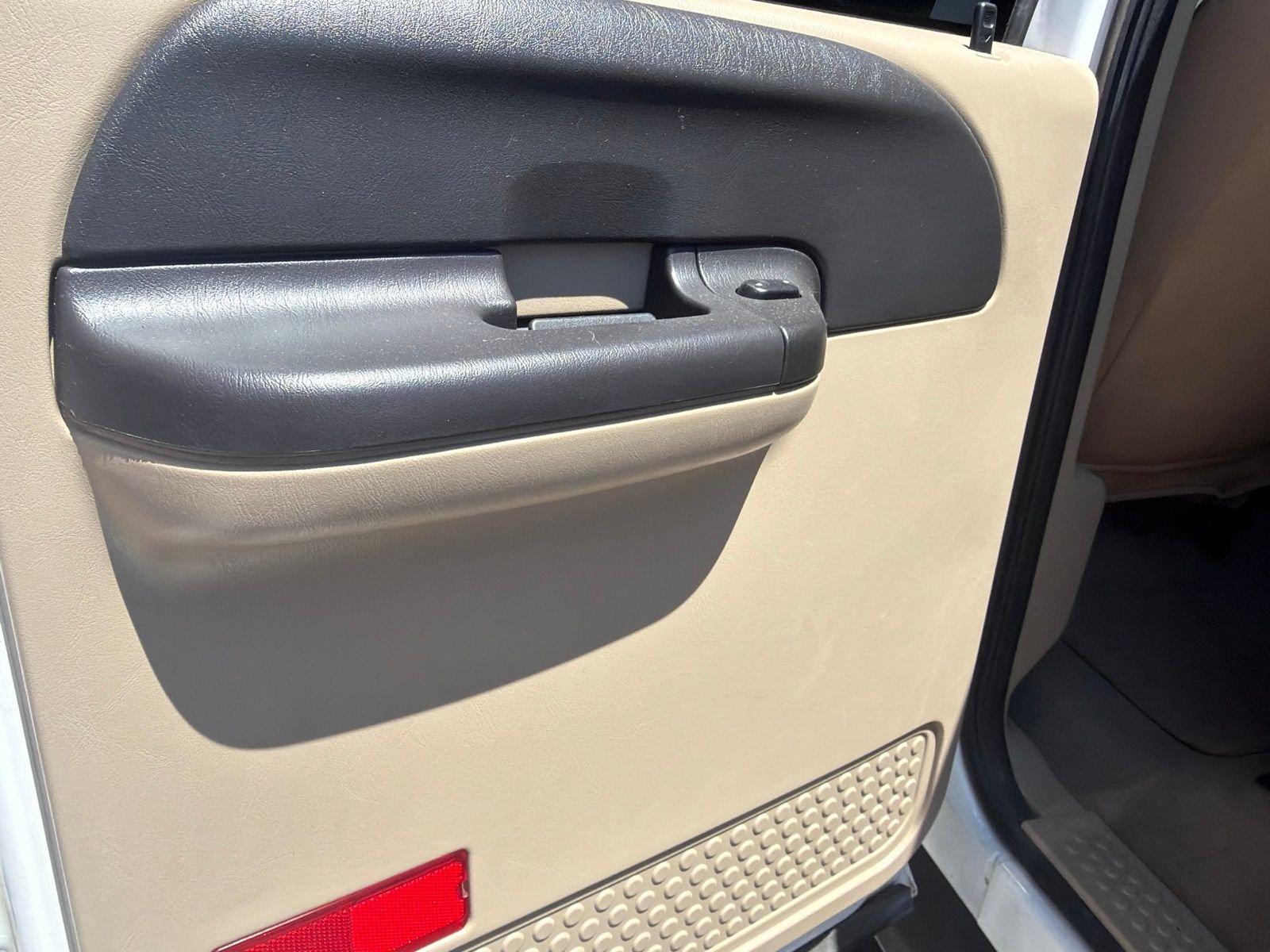 Used 2005 Oxford White Clearcoat Ford XLT image 9