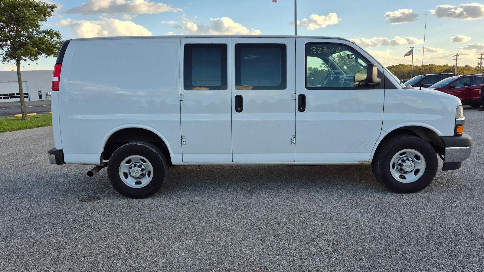 2023 Chevrolet Express Cargo Van 2500 photo 4