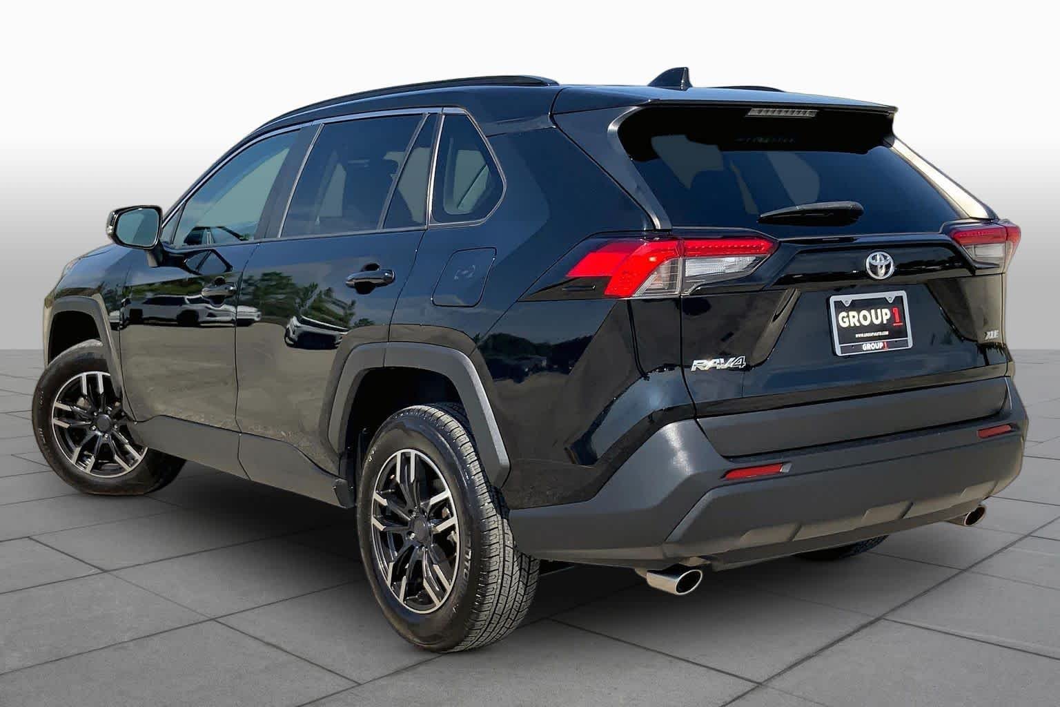 Used 2020 Midnight Black Metallic Toyota XLE image 12