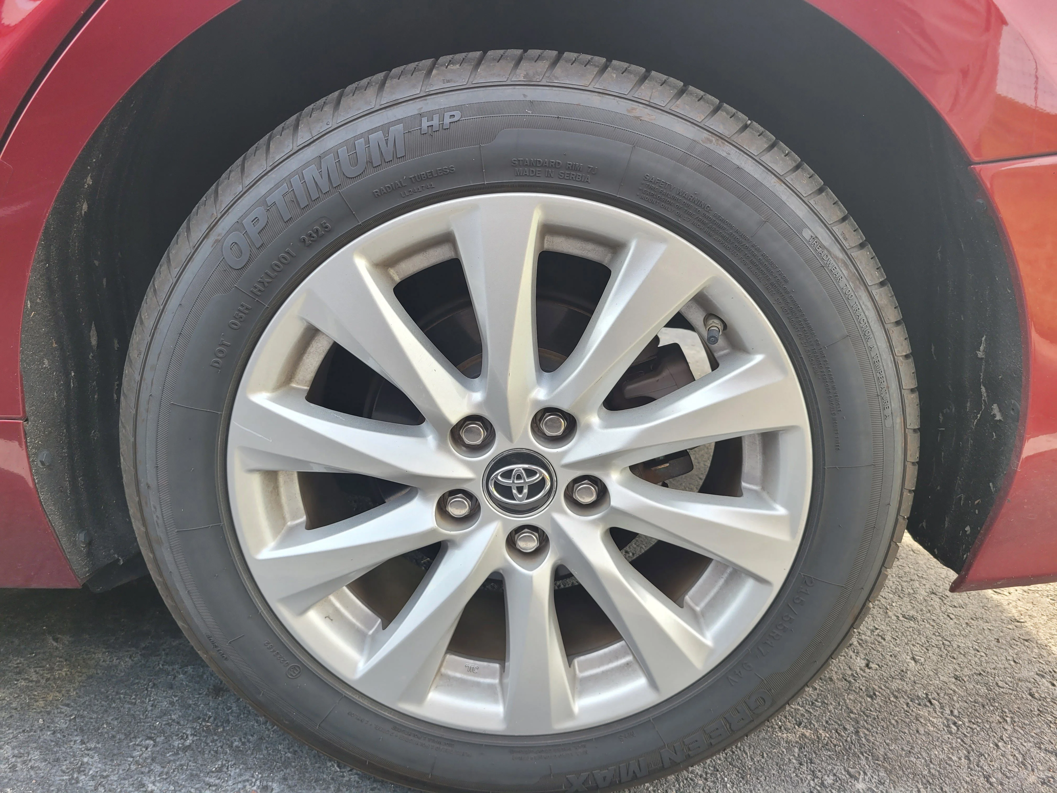 Used 2018 Pearl Toyota LE image 8