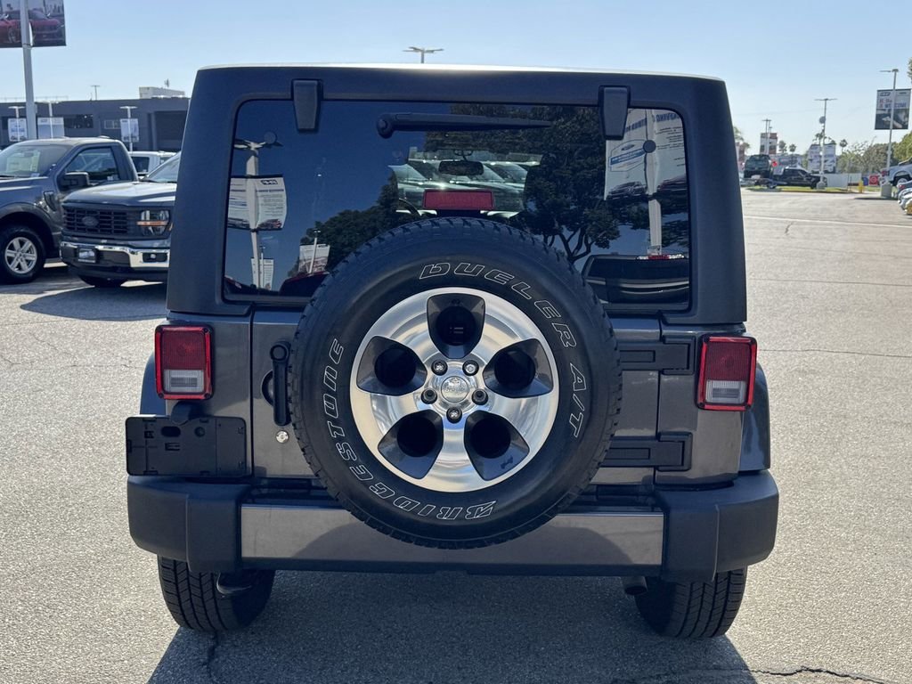 Certified Used 2018 Granite Crystal Clearcoat Metallic Jeep Unlimited Sahara image 5