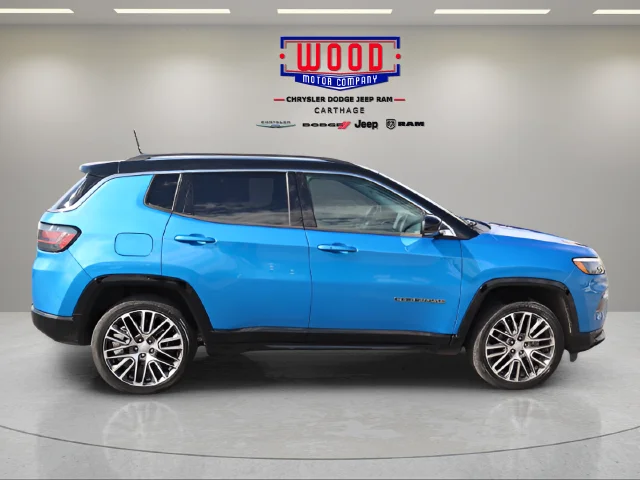Used 2022 Laser Blue Pearlcoat Jeep Limited image 5