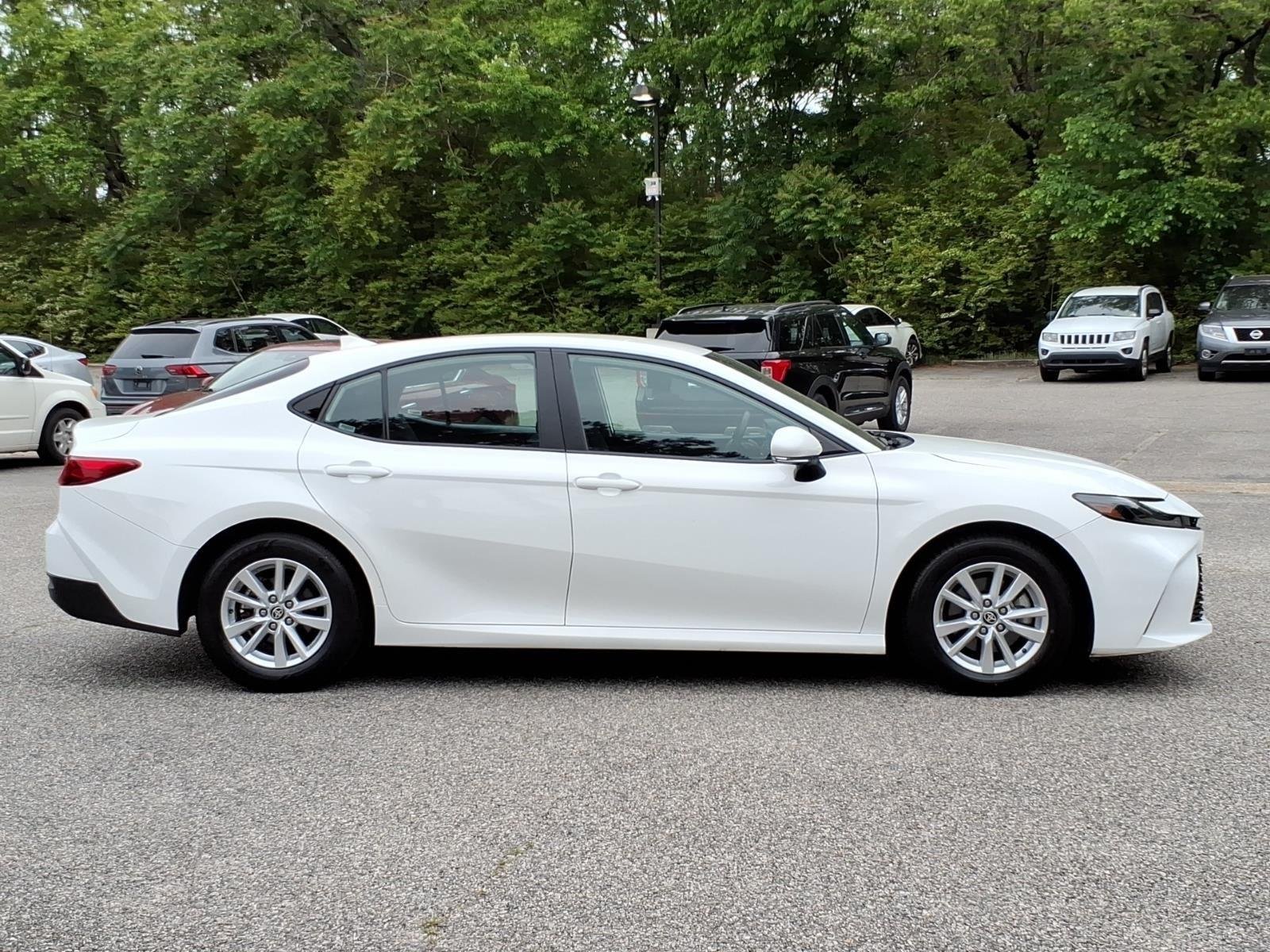 Used 2025 Ice Cap Toyota LE image 6