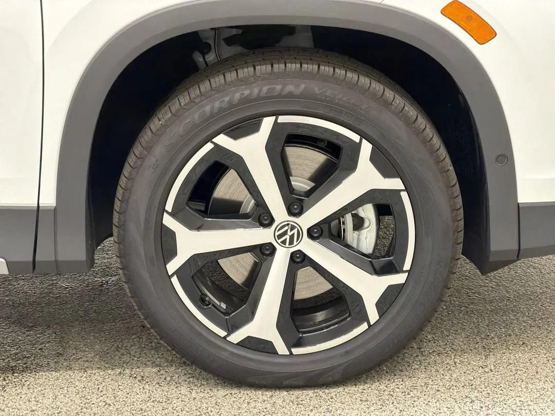 New 2026 Pure White Volkswagen SE image 10