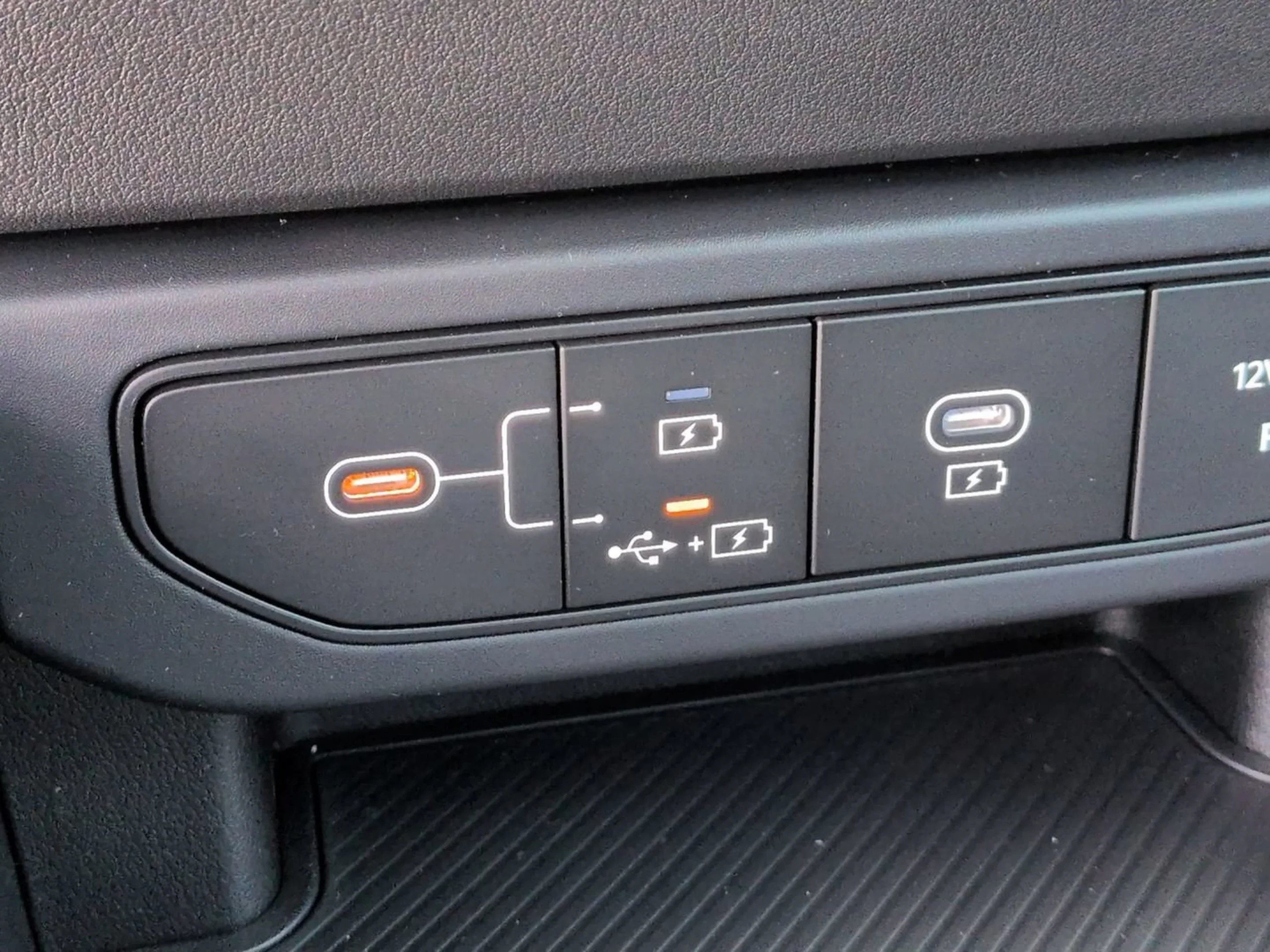 New 2026 Snow White Pearl Kia LXS image 17