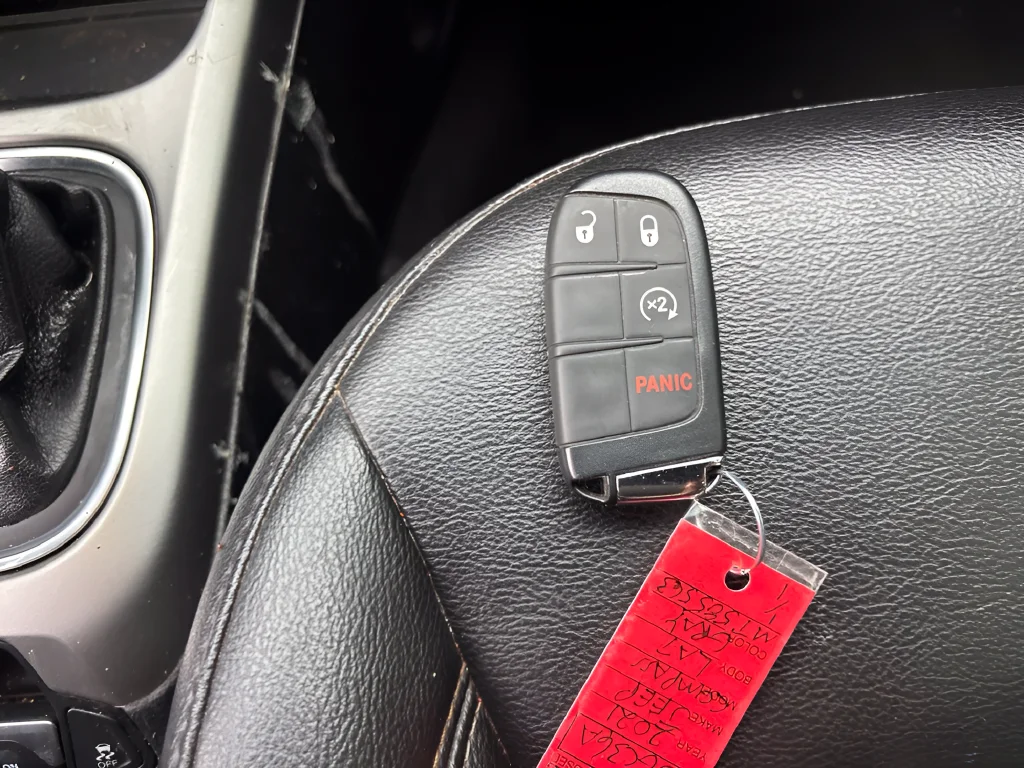 Used 2021 Crystal Metallic Jeep Latitude image 18