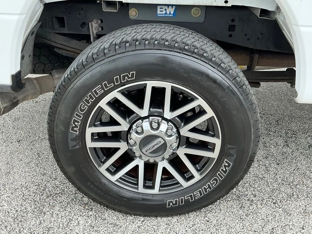 Used 2019 White Ford Lariat image 25