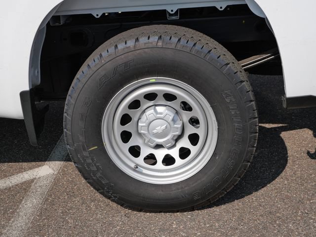 New 2026 Summit White Chevrolet WT image 5