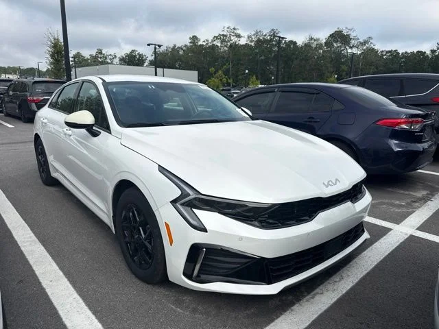 Used 2025 White Kia LXS image 1