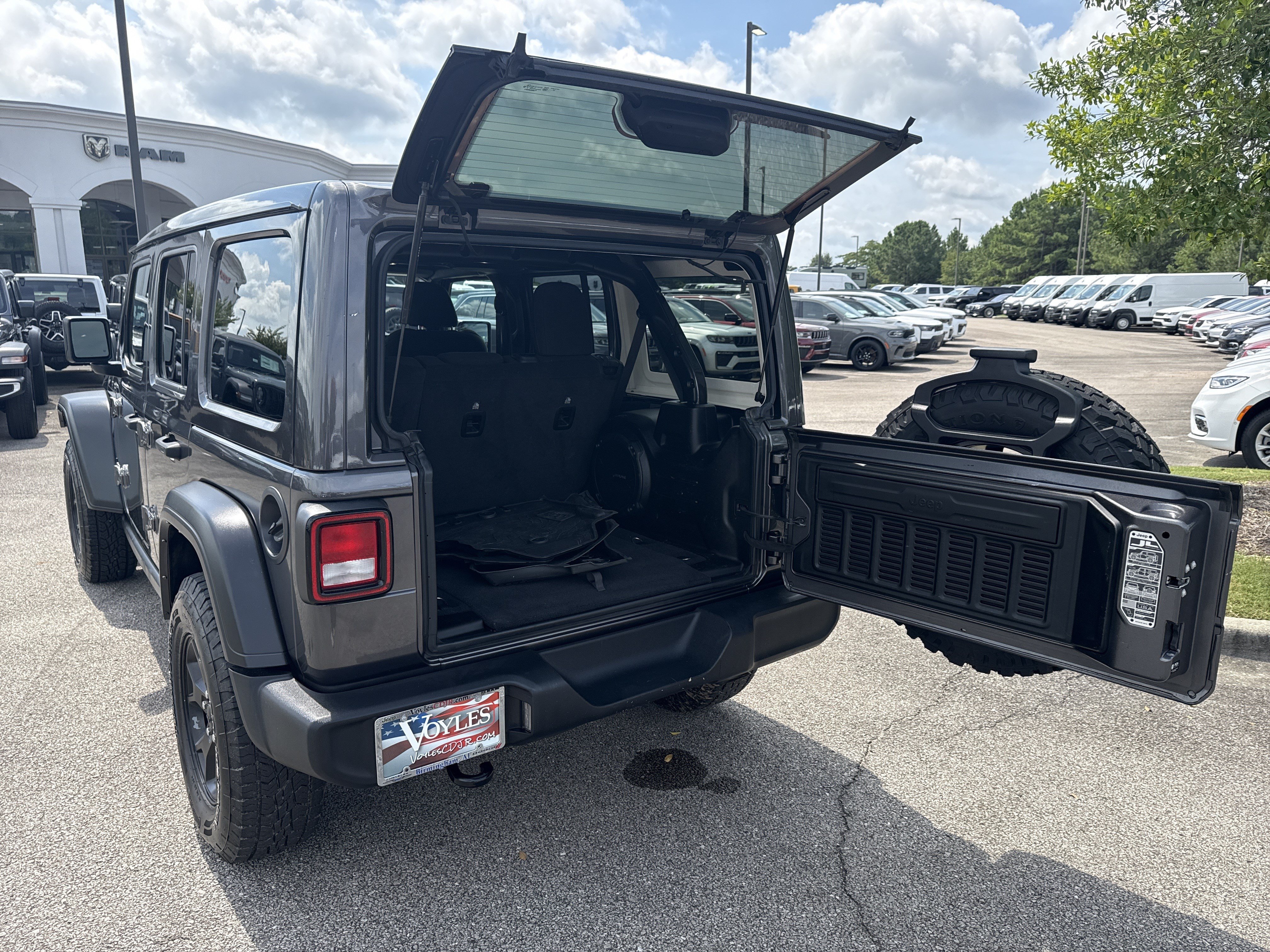 Used 2022 Granite Crystal Metallic Clearcoat Jeep Unlimited Willys image 18