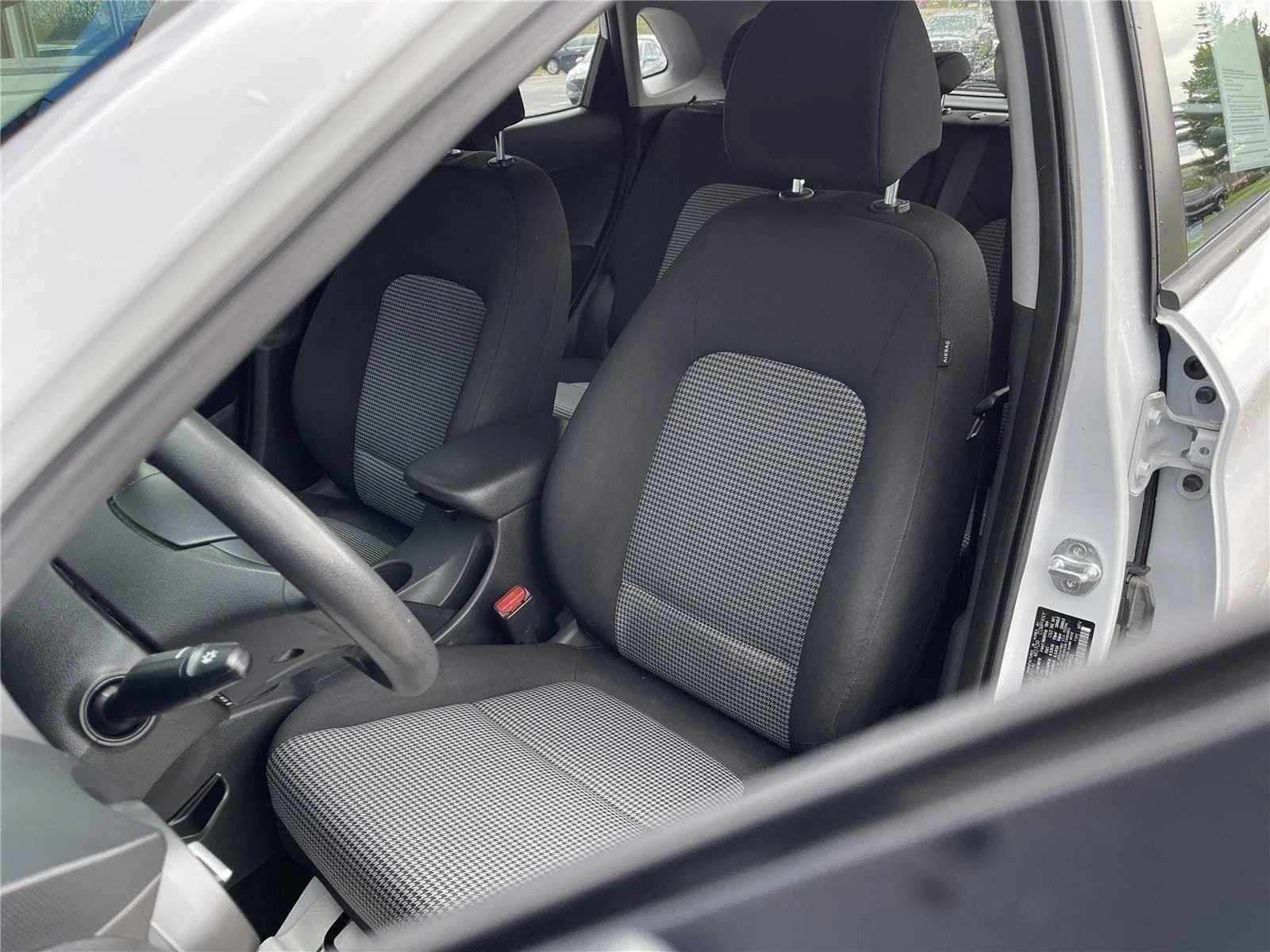 Used 2020 Chalk White Hyundai SE image 12