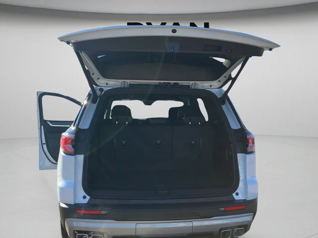 New 2026 Glacier White Tricoat GMC Elevation image 33