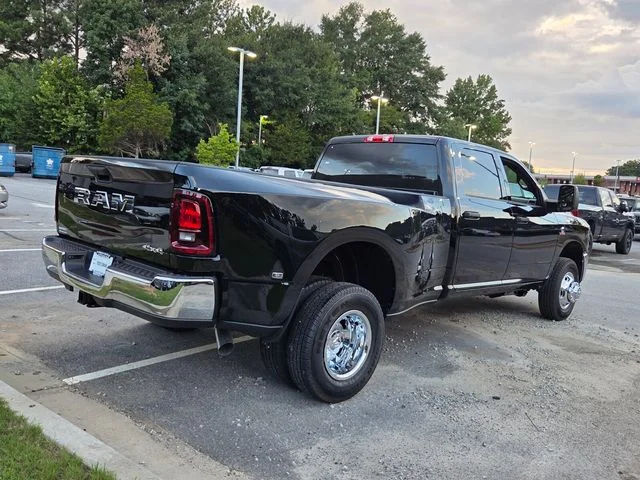 New 2026 Diamond Black Crystal Pearl-Coat Exterior Paint RAM Tradesman image 9