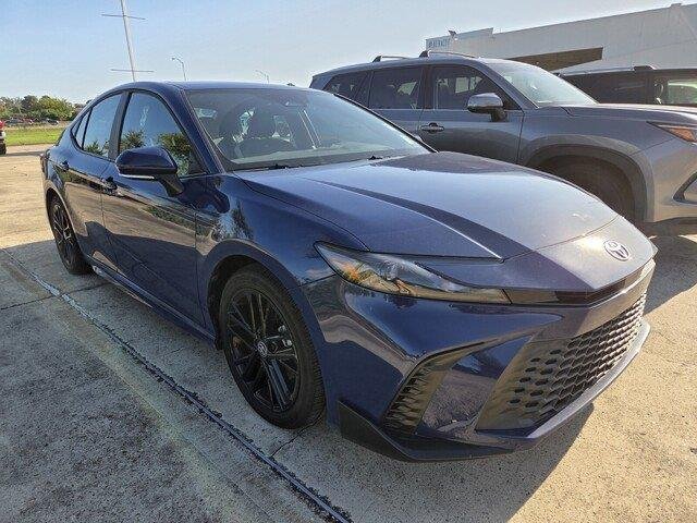 Used 2026 Reservoir Blue Toyota SE image 3