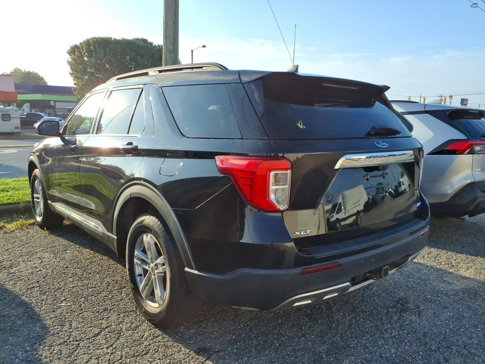 Used 2023 Agate Black Metallic FORD XLT image 4