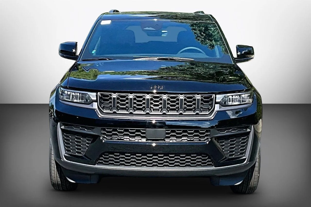 New 2027 High-Gloss Black Paint Jeep Laredo Altitude image 3