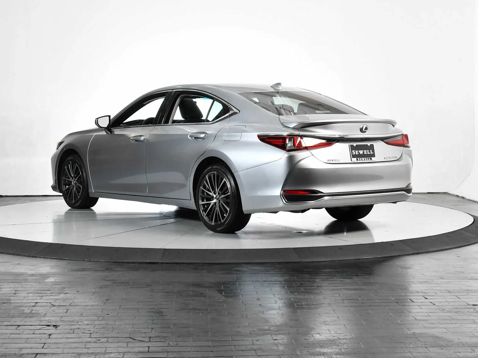 Certified Used 2024 IRIDIUM Lexus  image 3