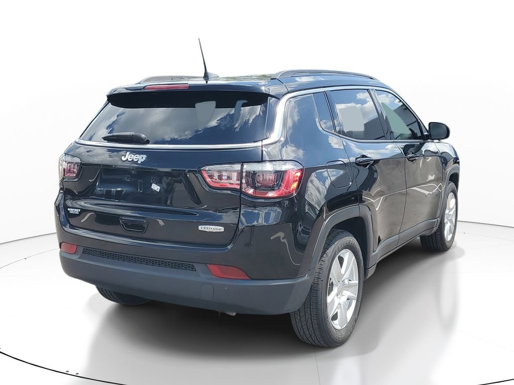 Used 2022 Black Jeep Latitude image 6