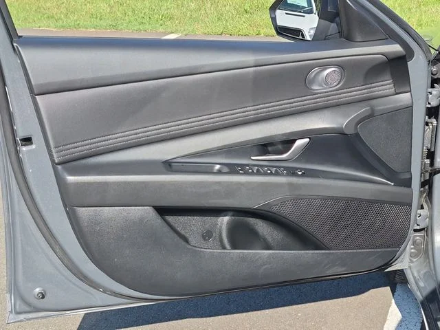Used 2025 Gray Hyundai SEL Convenience image 19