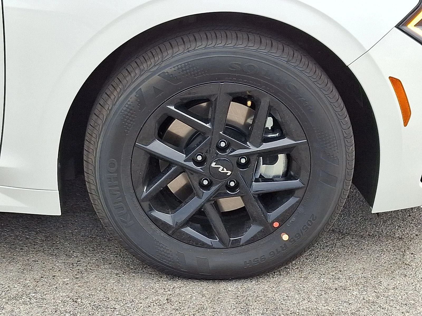 New 2026 White Kia LXS image 8