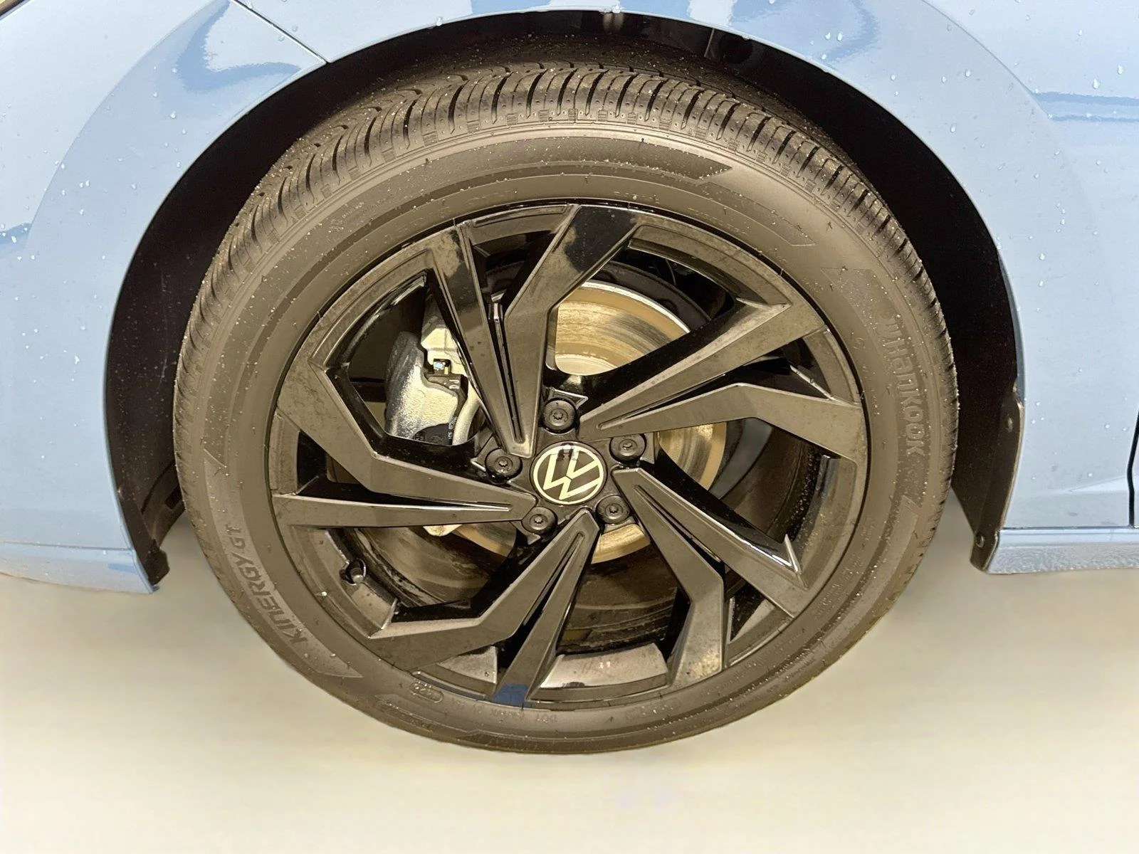New 2027 Monterey Blue Pearl Volkswagen SE image 30