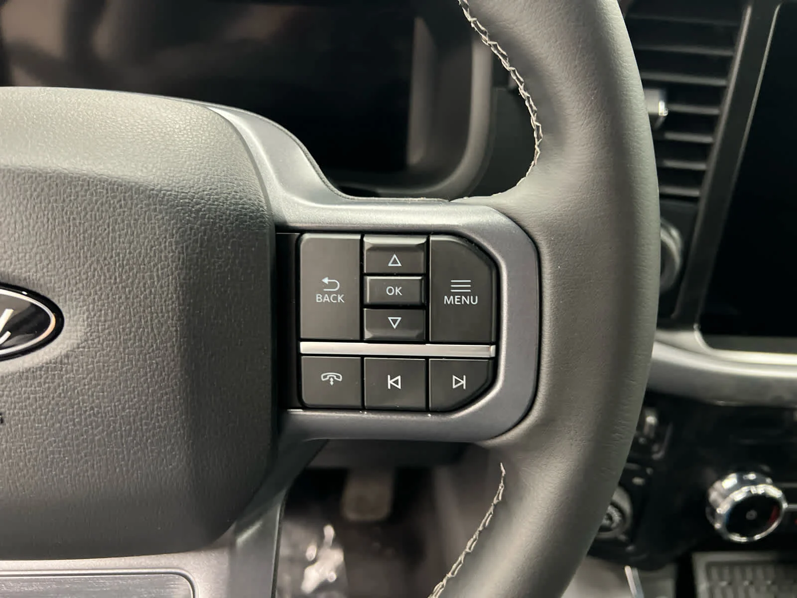 New 2026 Agate Black Metallic Ford XLT image 16