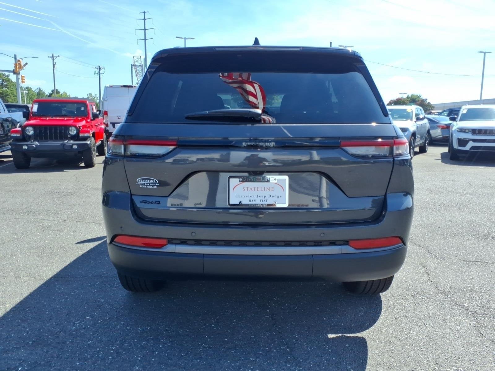 New 2026 Silver Zynith Jeep Laredo Altitude image 16