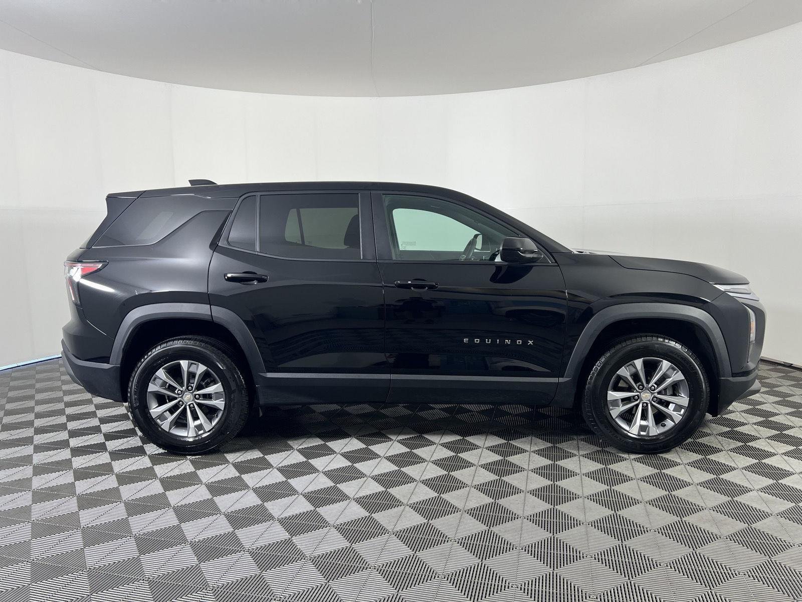 Used 2025 Mosaic Black Metallic Chevrolet AWD LT image 23