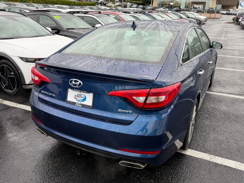 Used 2017 Lakeside Blue Hyundai Sport image 7