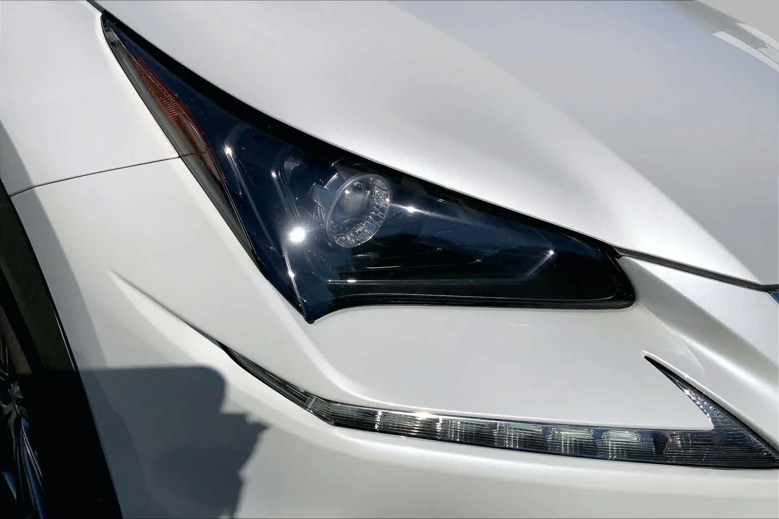 Used 2021 Eminent White Pearl Lexus  image 28