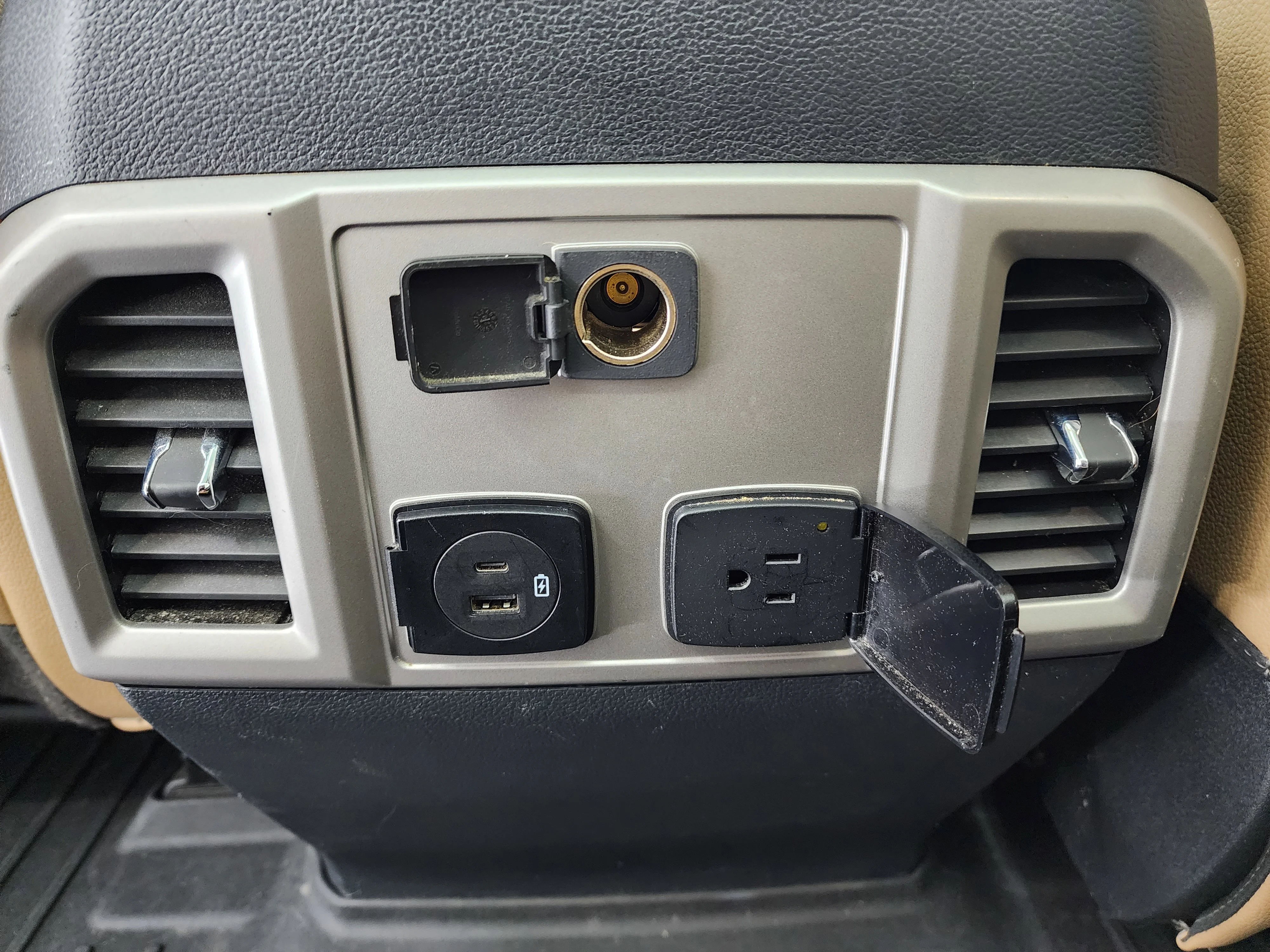 Used 2022 Agate Black Metallic Ford Lariat image 40
