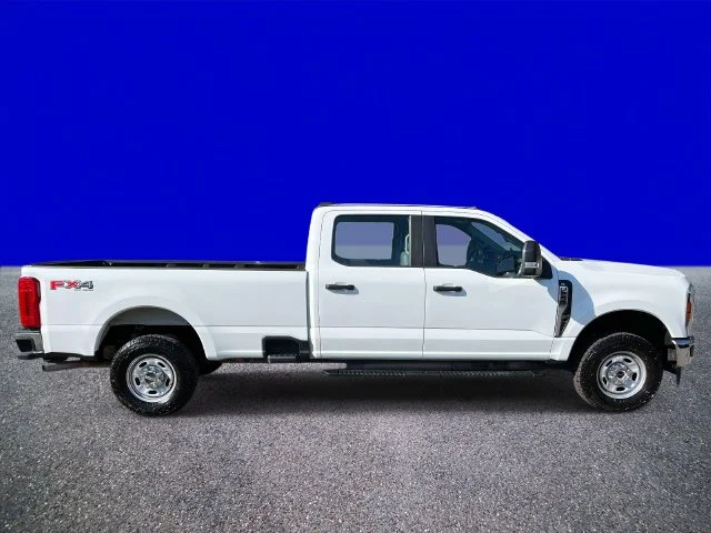 Certified Used 2026 Oxford White Ford XL image 2
