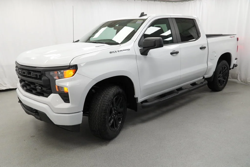 New 2026 Summit White Chevrolet Custom image 3