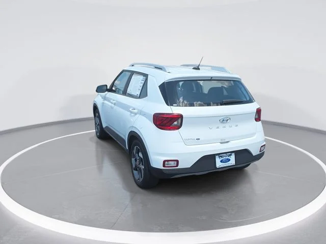 Used 2025 White Hyundai SEL image 6
