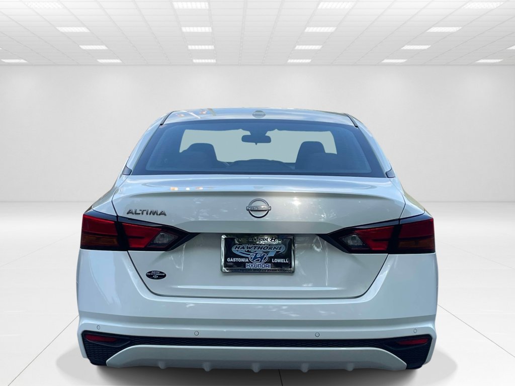 Used 2025 White Nissan 2.5 SV image 5