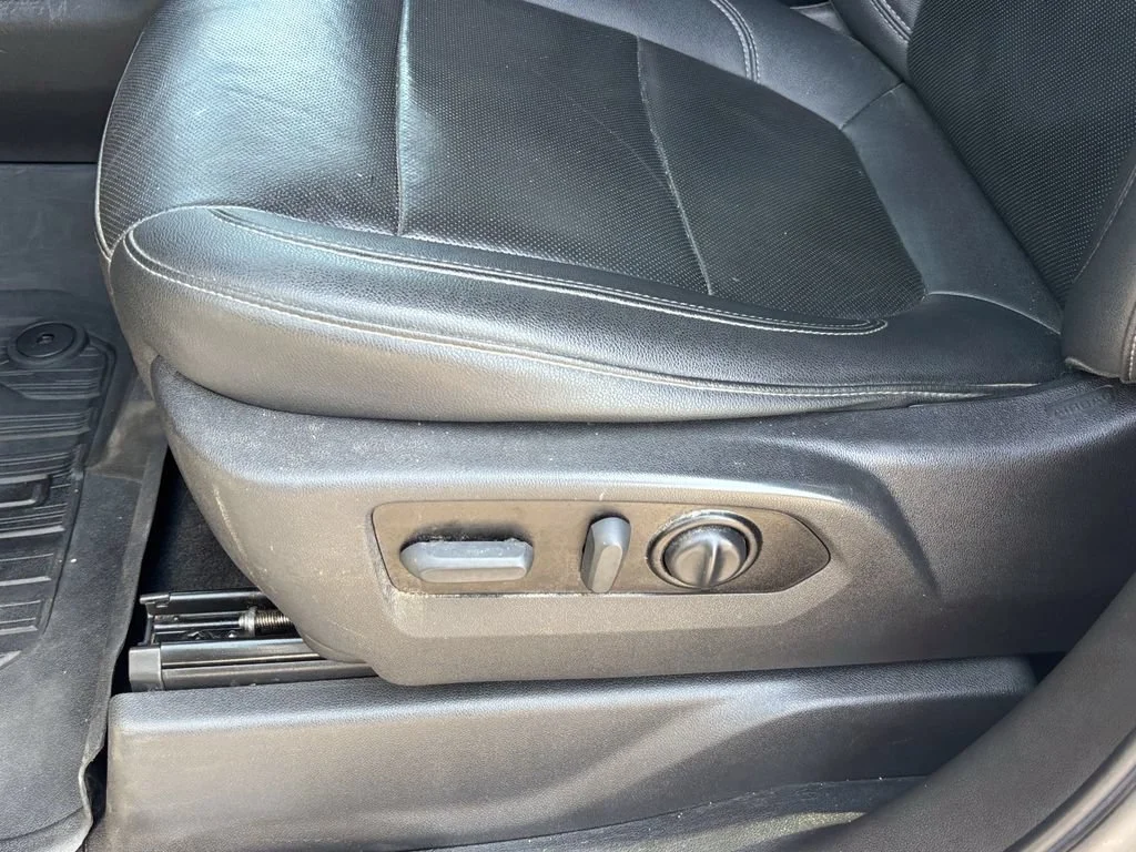 Used 2022 Quicksilver Metallic GMC SLT image 16