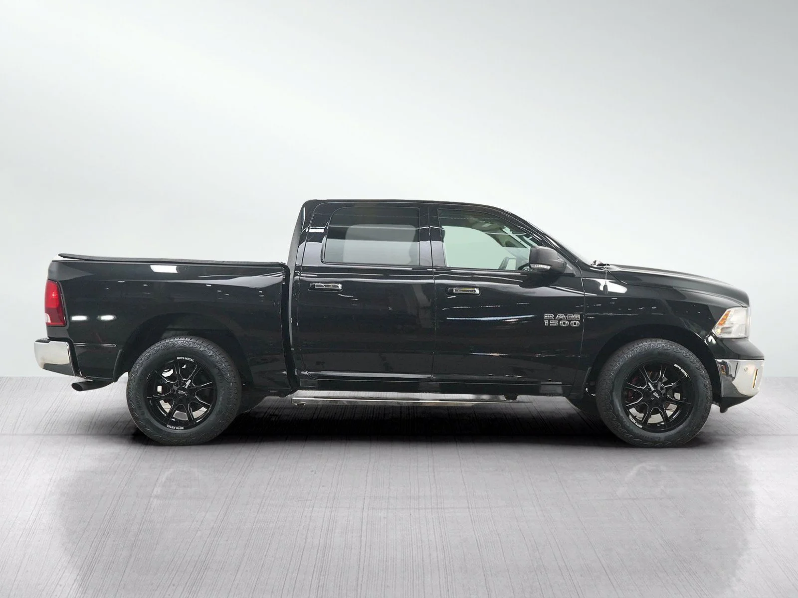 Used 2016 Brilliant Black Crystal Pearlcoat Ram Big Horn image 6