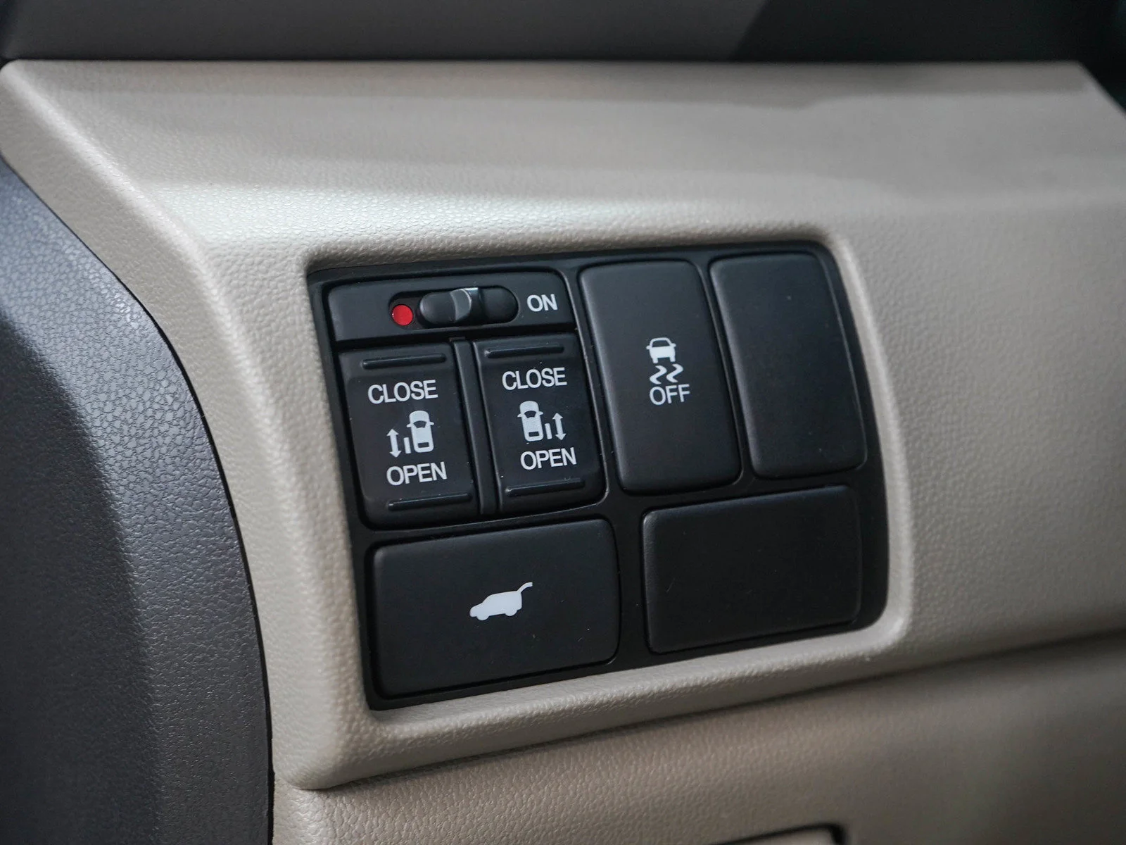 Used 2013  Honda FWD image 26