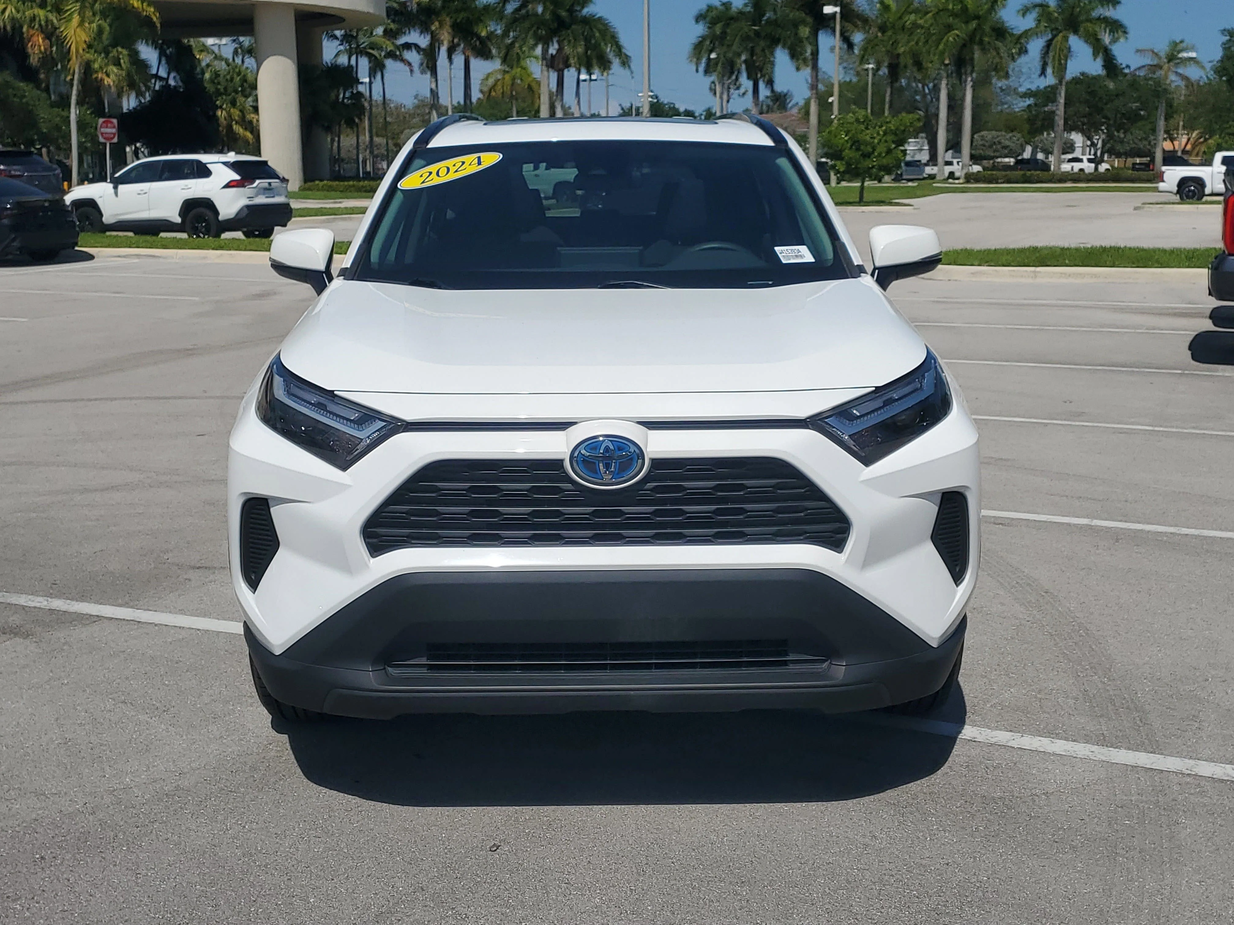 Used 2024 Ice Toyota Hybrid XLE image 8
