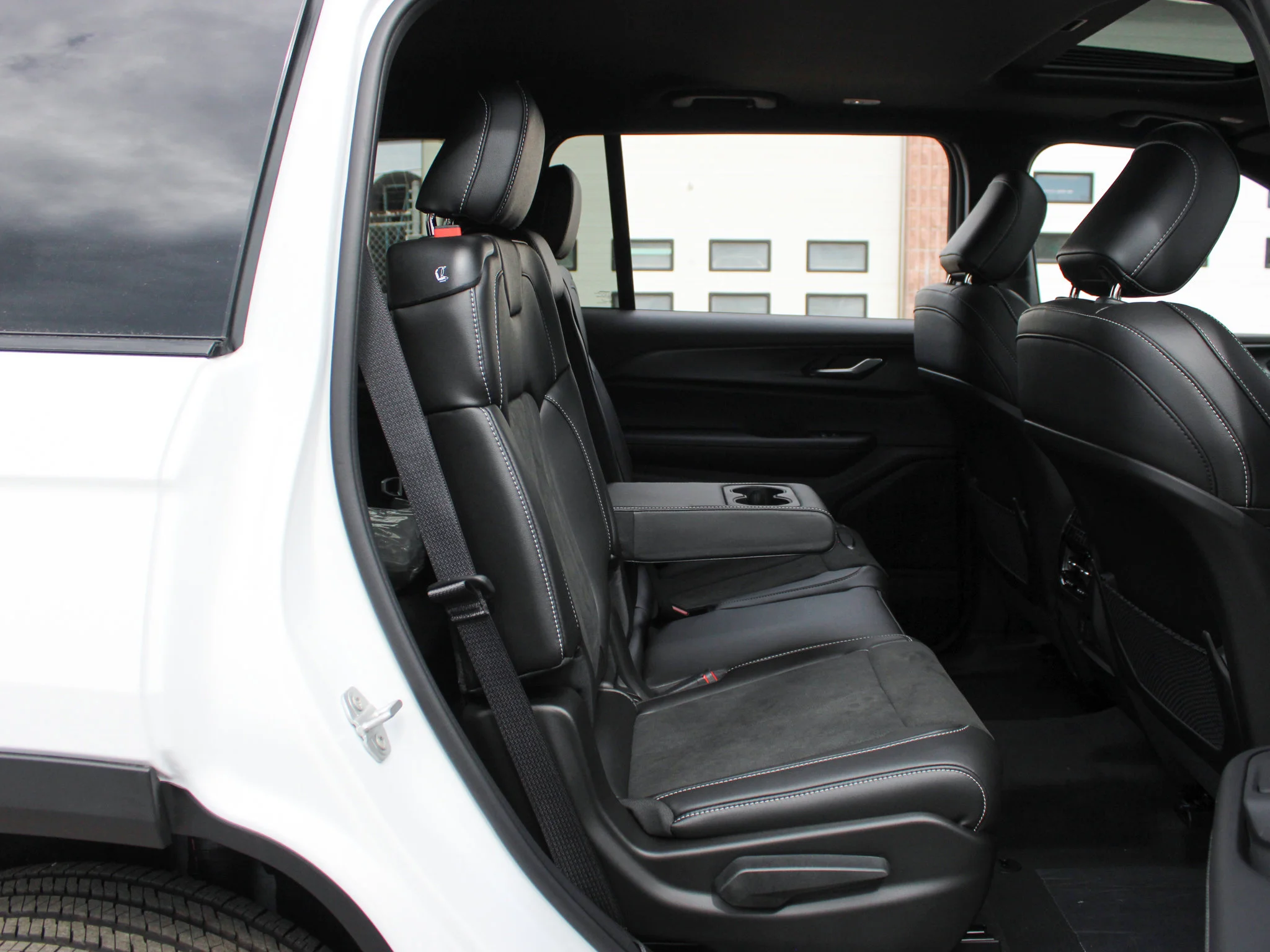 New 2025 White Jeep Altitude* 4x4, Sunroof, Heated Leather, Wireless Charging Pad image 12
