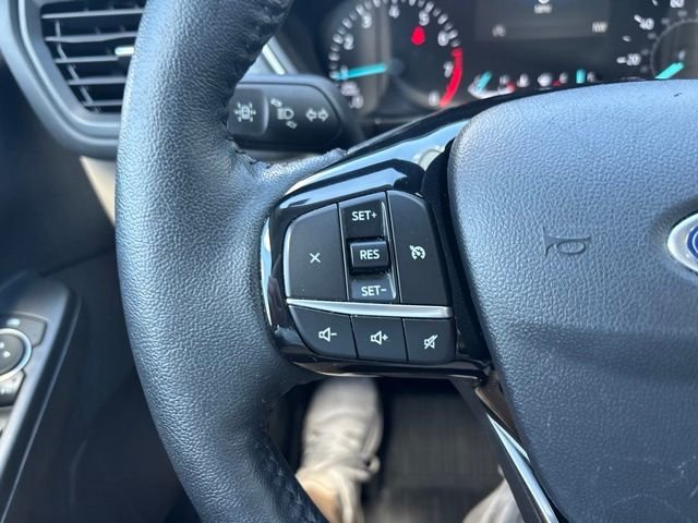 Used 2021 Gold Ford SE image 18