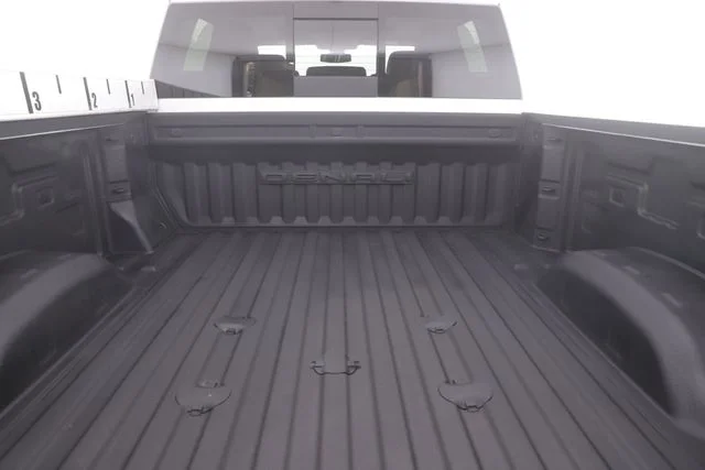 Used 2023 White GMC Denali image 31