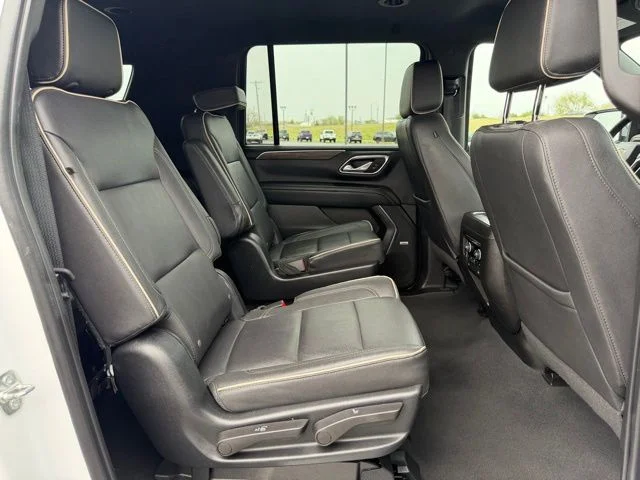 2023 Chevrolet Suburban Premier - Photo 12