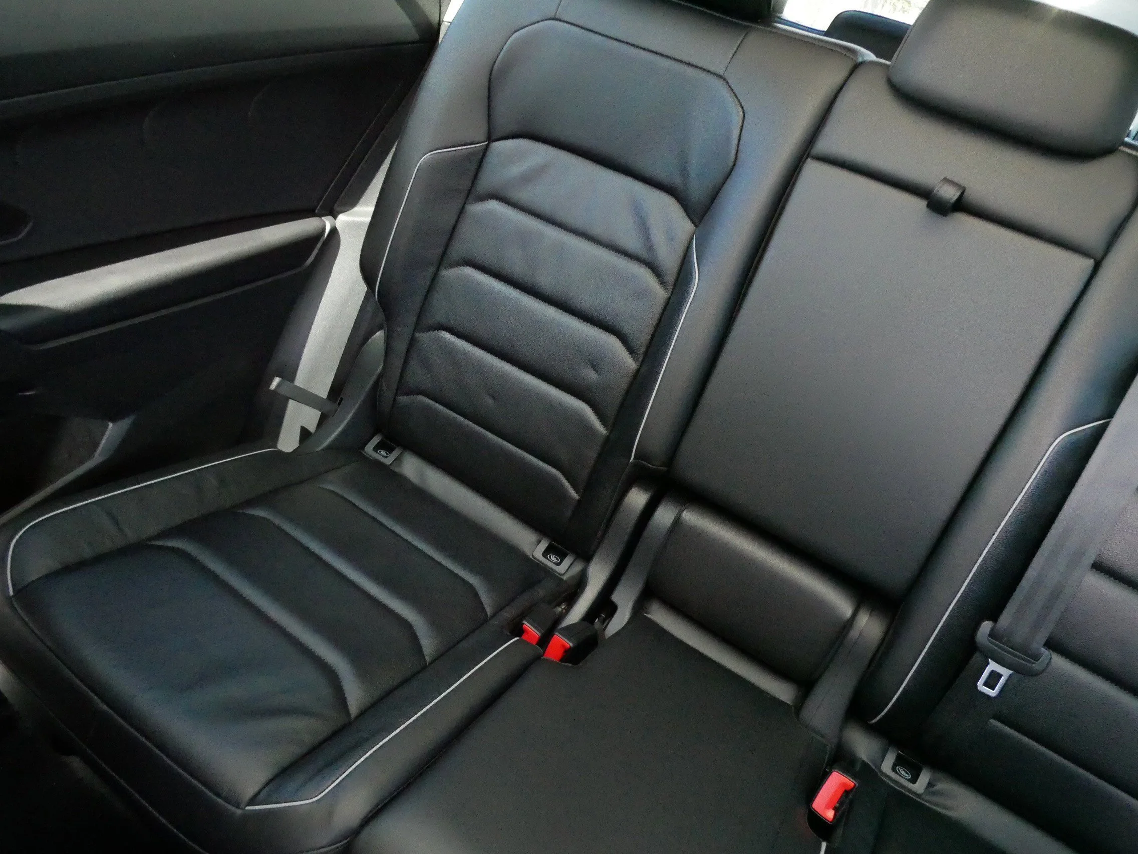 Used 2019 Platinum Gray Metallic Volkswagen SEL Premium image 12