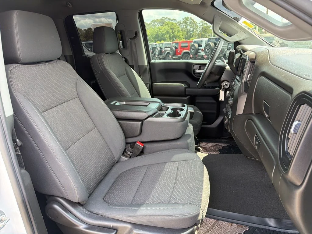 Used 2021 White Chevrolet Custom image 26
