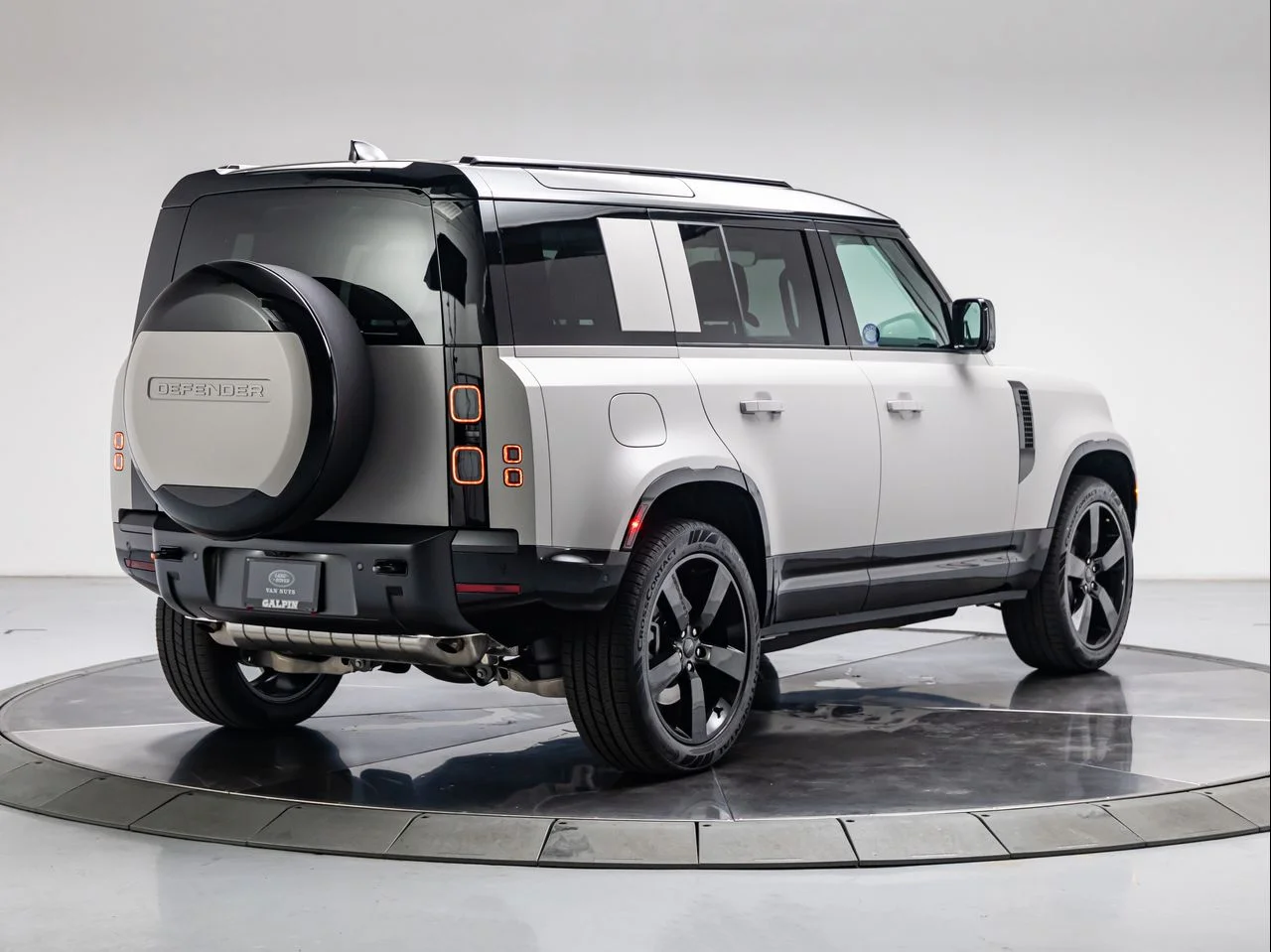 New 2026 Borasco Grey Land Rover P400 X-Dynamic SE image 5